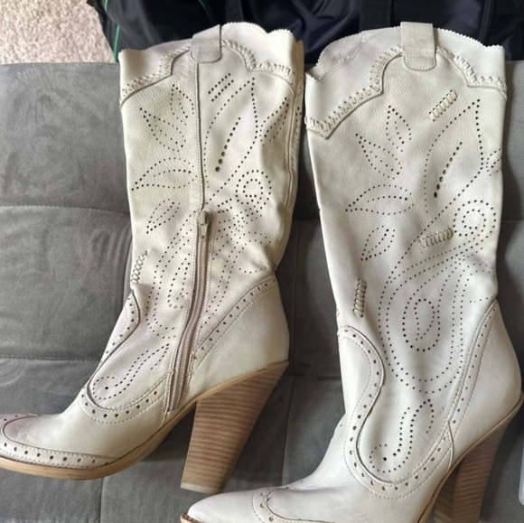 BCBG Women's Fancy Leather Heeled Western Boots Cream Floral Detail - Picture 4 of 7